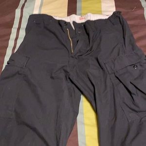 Black cargo Levi’s shorts